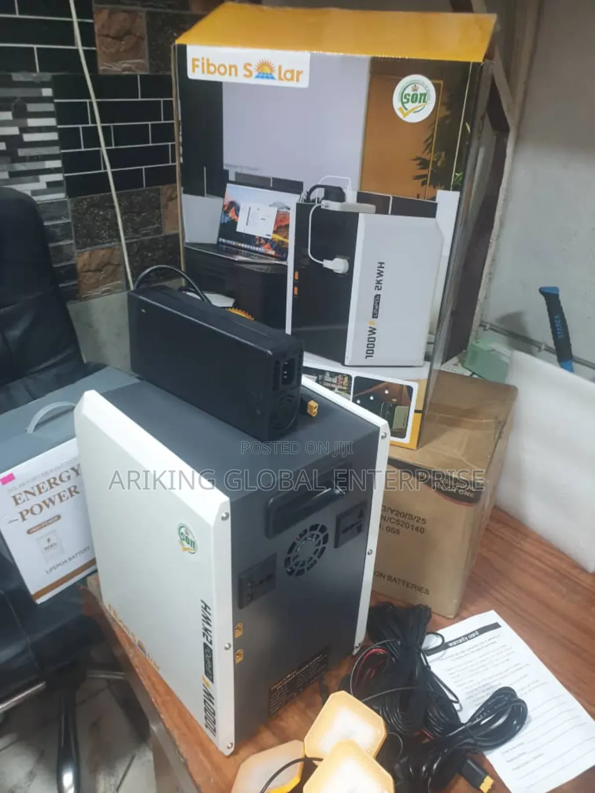 2kwh 1kva Fibon Solar Generator With 600w Solar Panel
