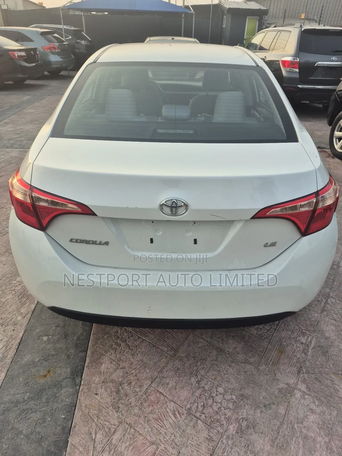 Toyota Corolla LE (1.8L 4cyl 2A) 2019 White