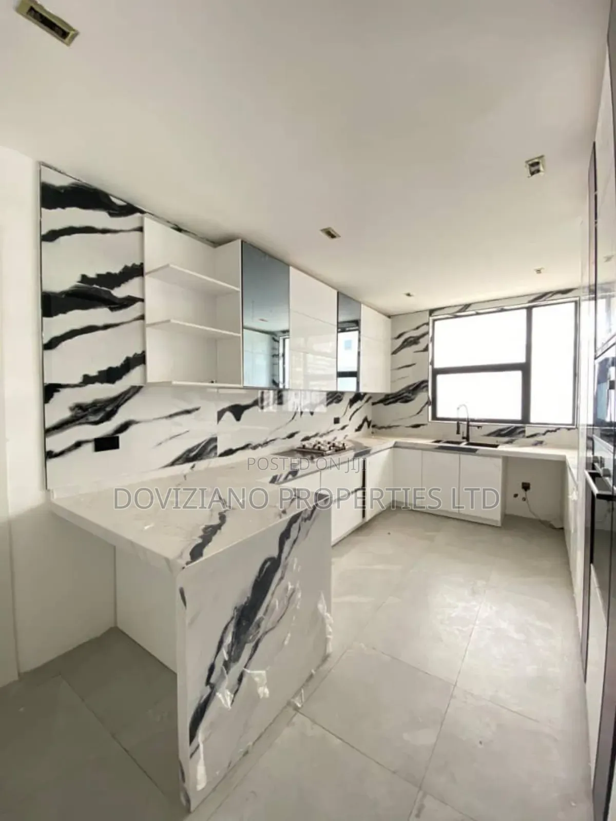 5bdrm Duplex in Osapa london for sale