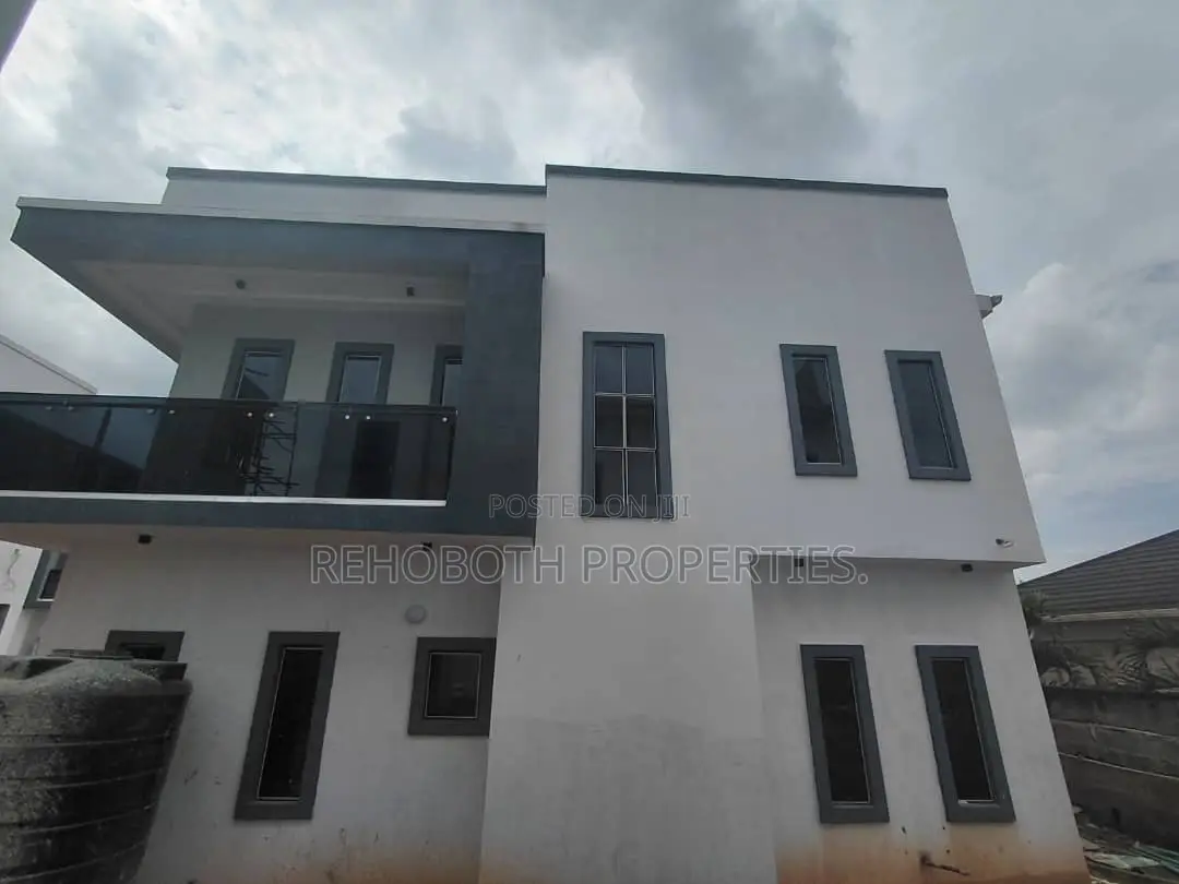 4bdrm Duplex in Sijuwade Str,Jericho for sale