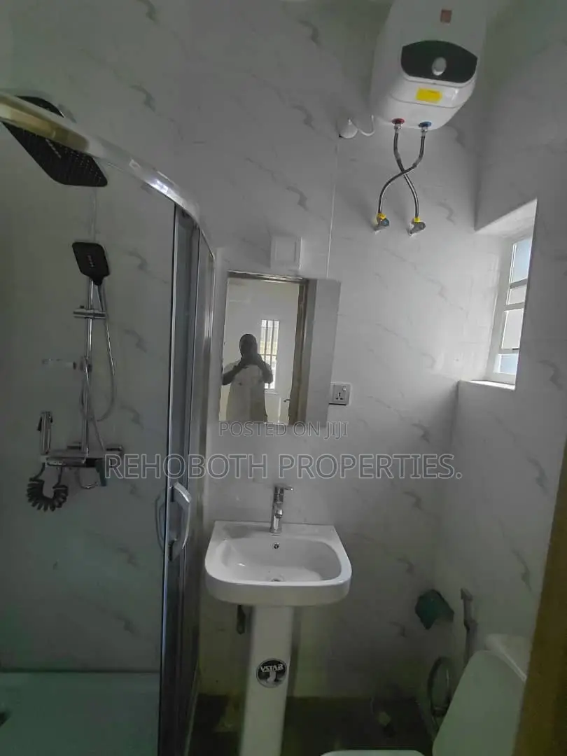 4bdrm Duplex in Sijuwade Str,Jericho for sale