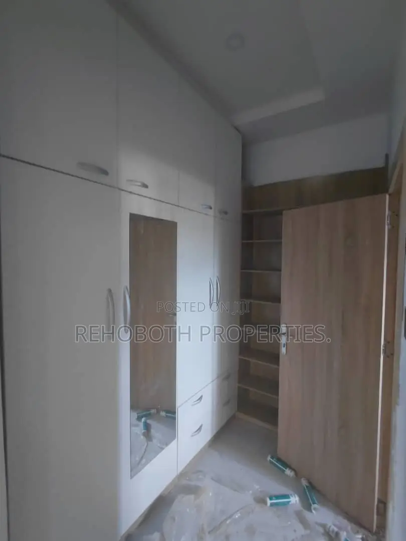 4bdrm Duplex in Sijuwade Str,Jericho for sale