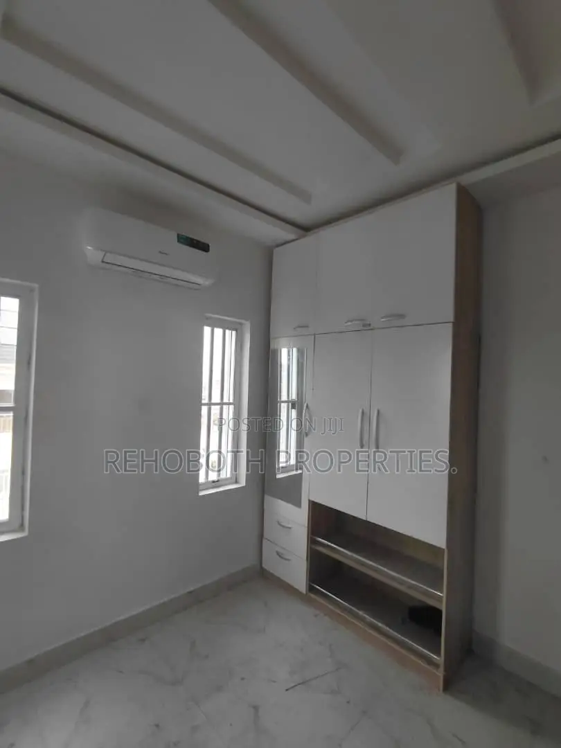4bdrm Duplex in Sijuwade Str,Jericho for sale