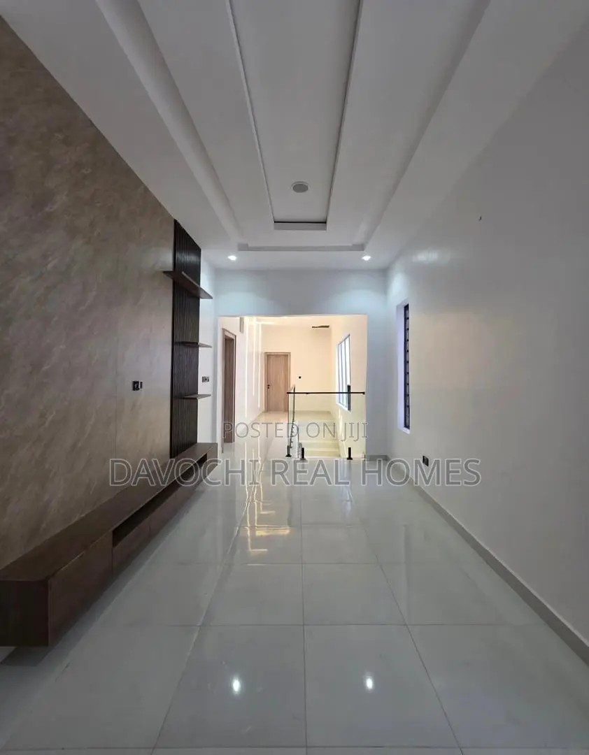 5bdrm House in Chevron for sale