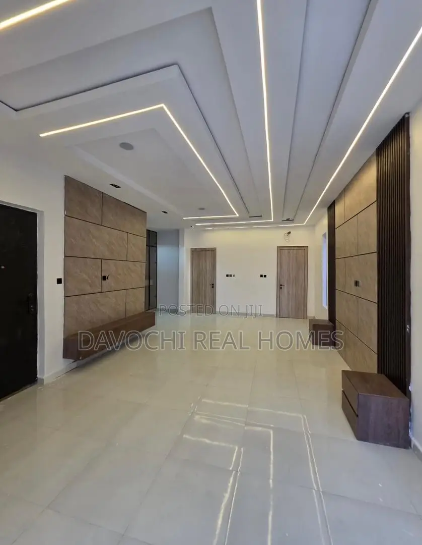 5bdrm House in Chevron for sale