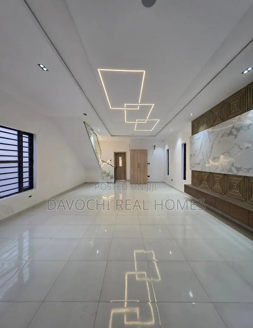 5bdrm House in Chevron for sale