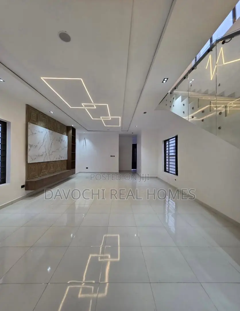 5bdrm House in Chevron for sale