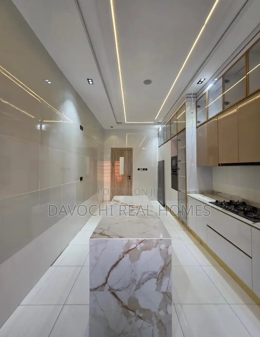 5bdrm House in Chevron for sale