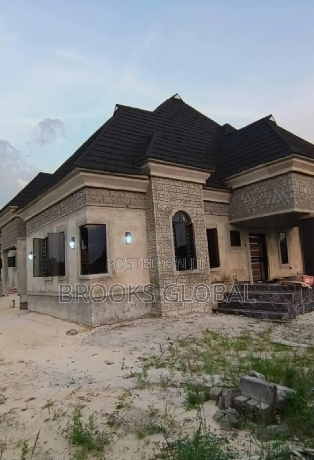 4bdrm Bungalow in Warri for sale