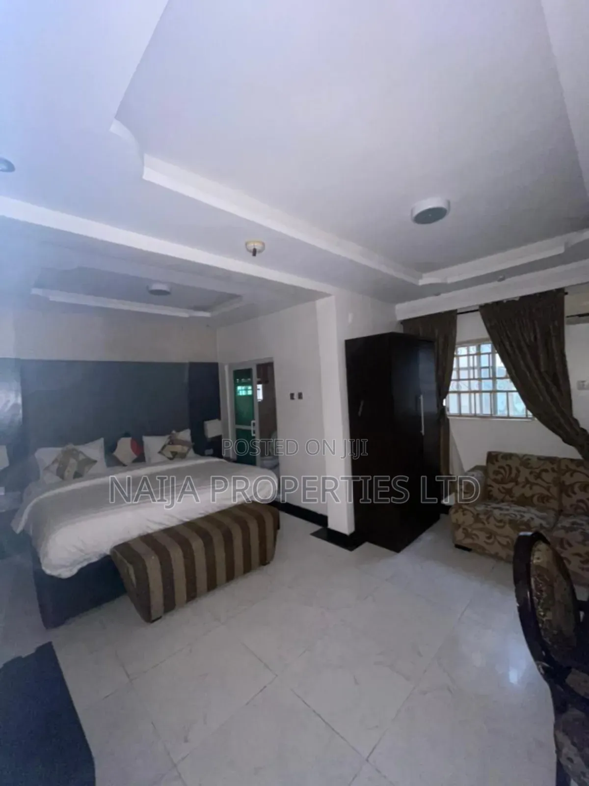 18 Rooms Functioning Hotel at Lekki Phase 1 for Lease