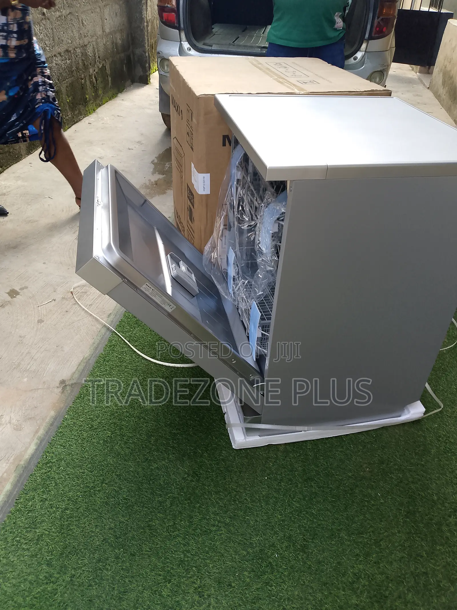 Maxi Dish Washer- Makes Stainless Truly Stainless.