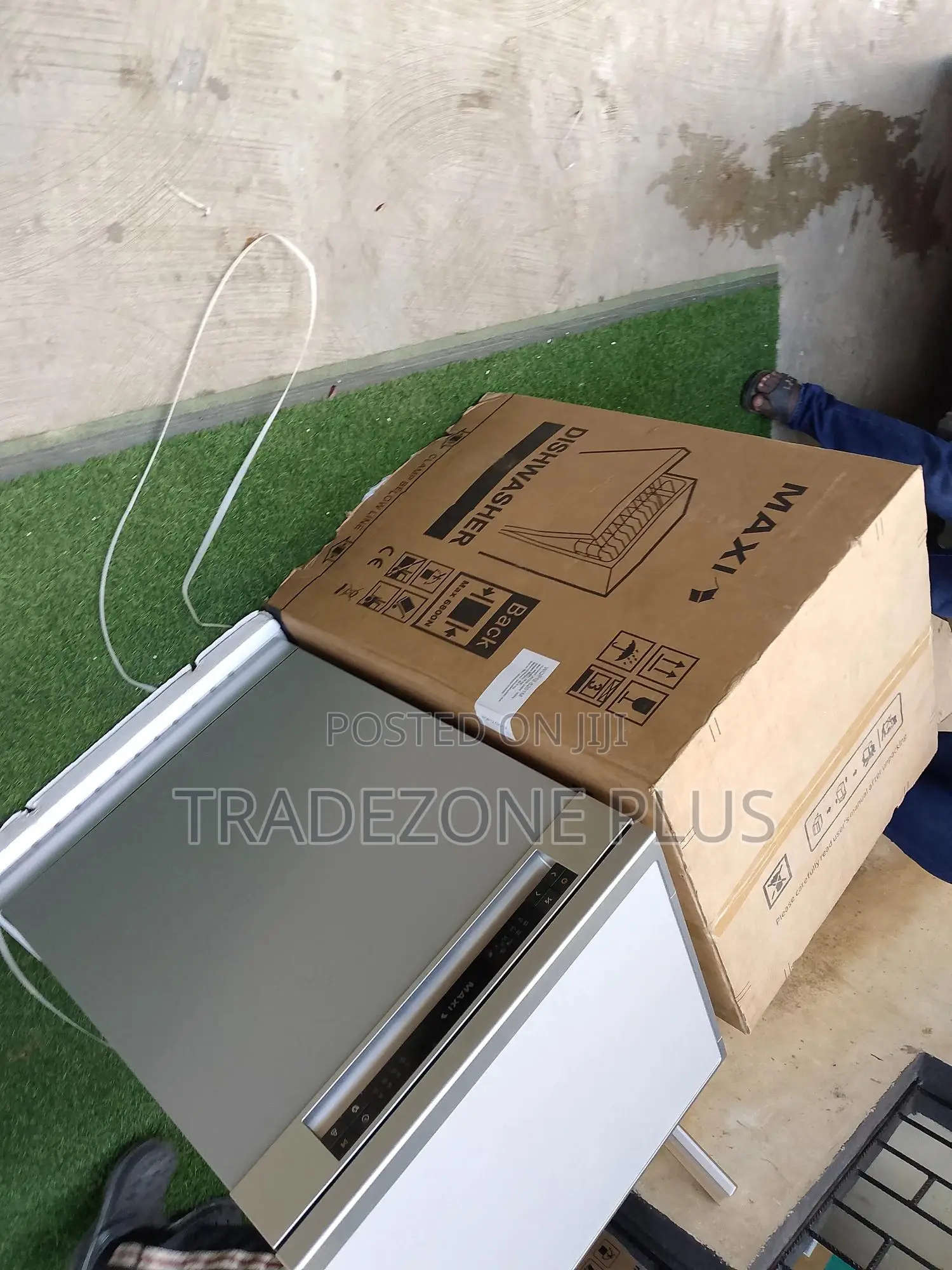 Maxi Dishwasher -Fast Clean, Slow Living.