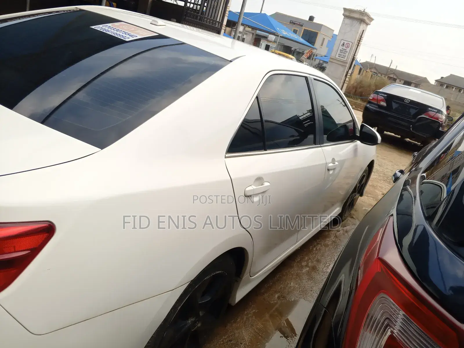 Toyota Camry SE V6 4dr Sedan (3.5L 6cyl 6A) 2012 White