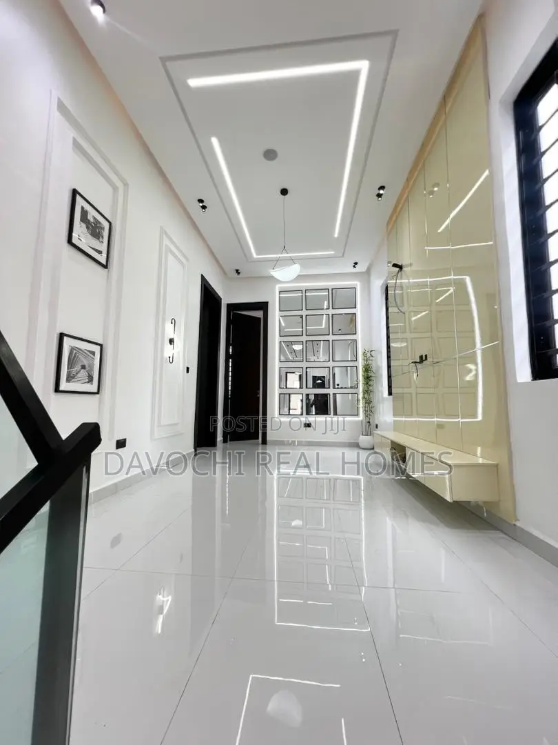 5bdrm Duplex in Chevron for sale