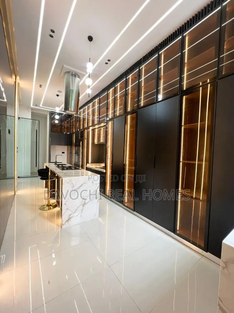 5bdrm Duplex in Chevron for sale