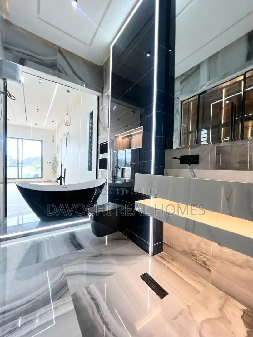 5bdrm Duplex in Chevron for sale