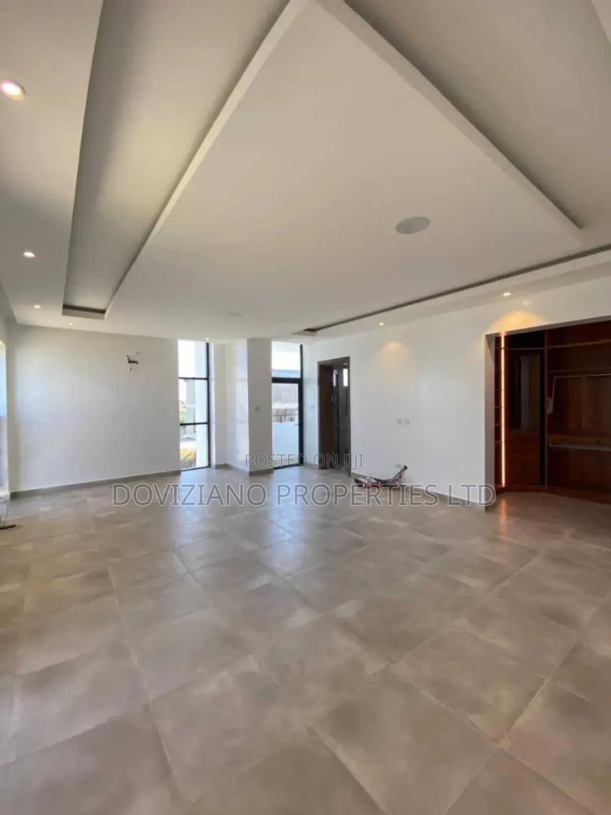 5bdrm Duplex in Ikate for sale