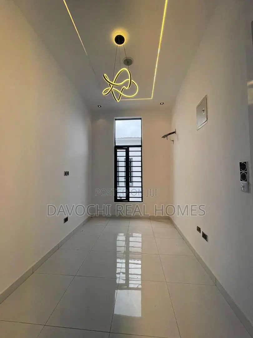 4bdrm Duplex in Ikota for sale