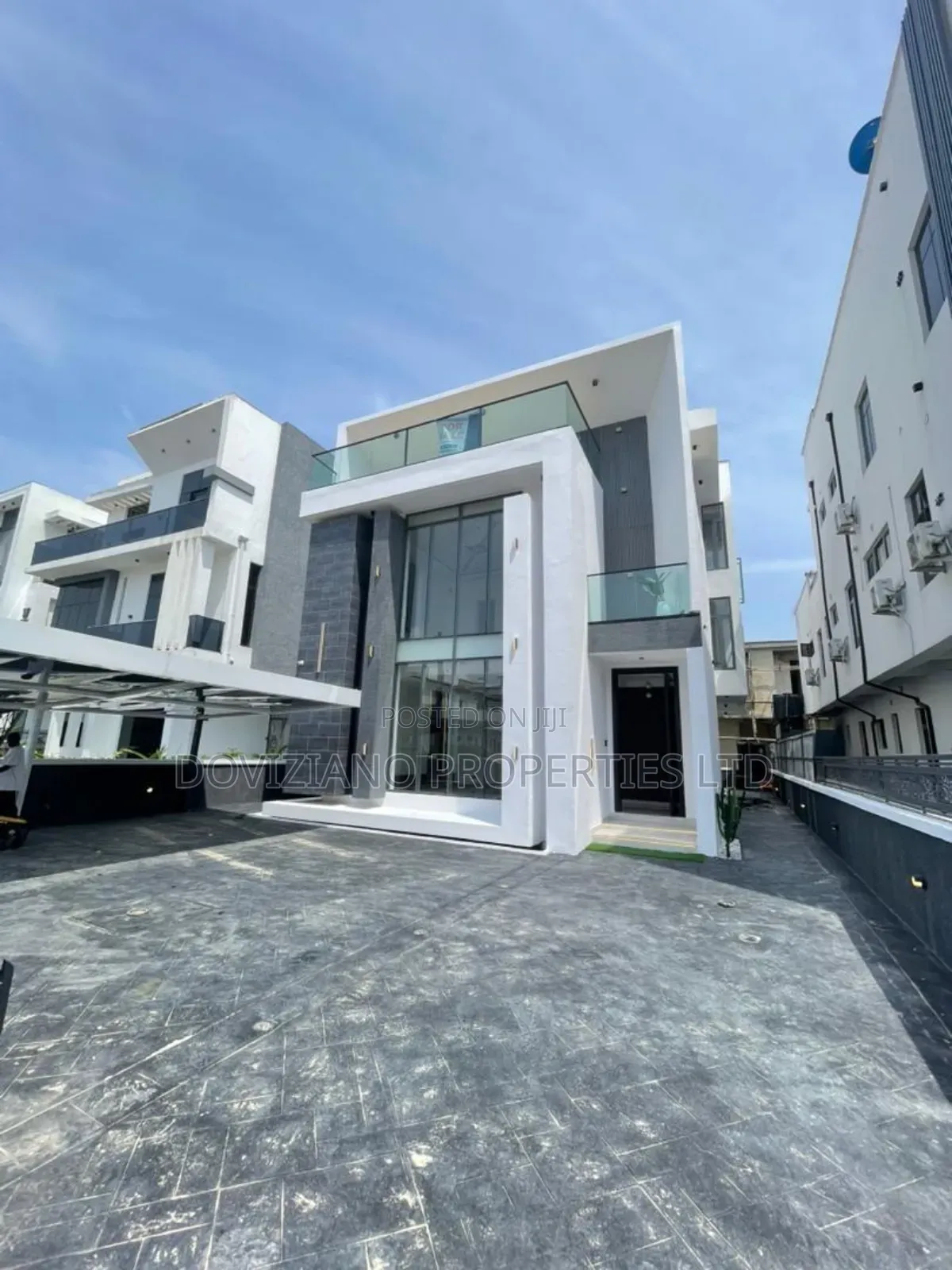 5bdrm Duplex in Ikota for sale