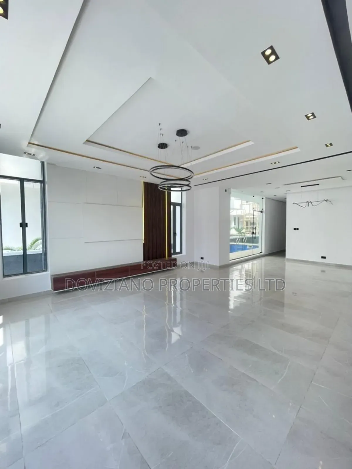 5bdrm Duplex in Ikota for sale