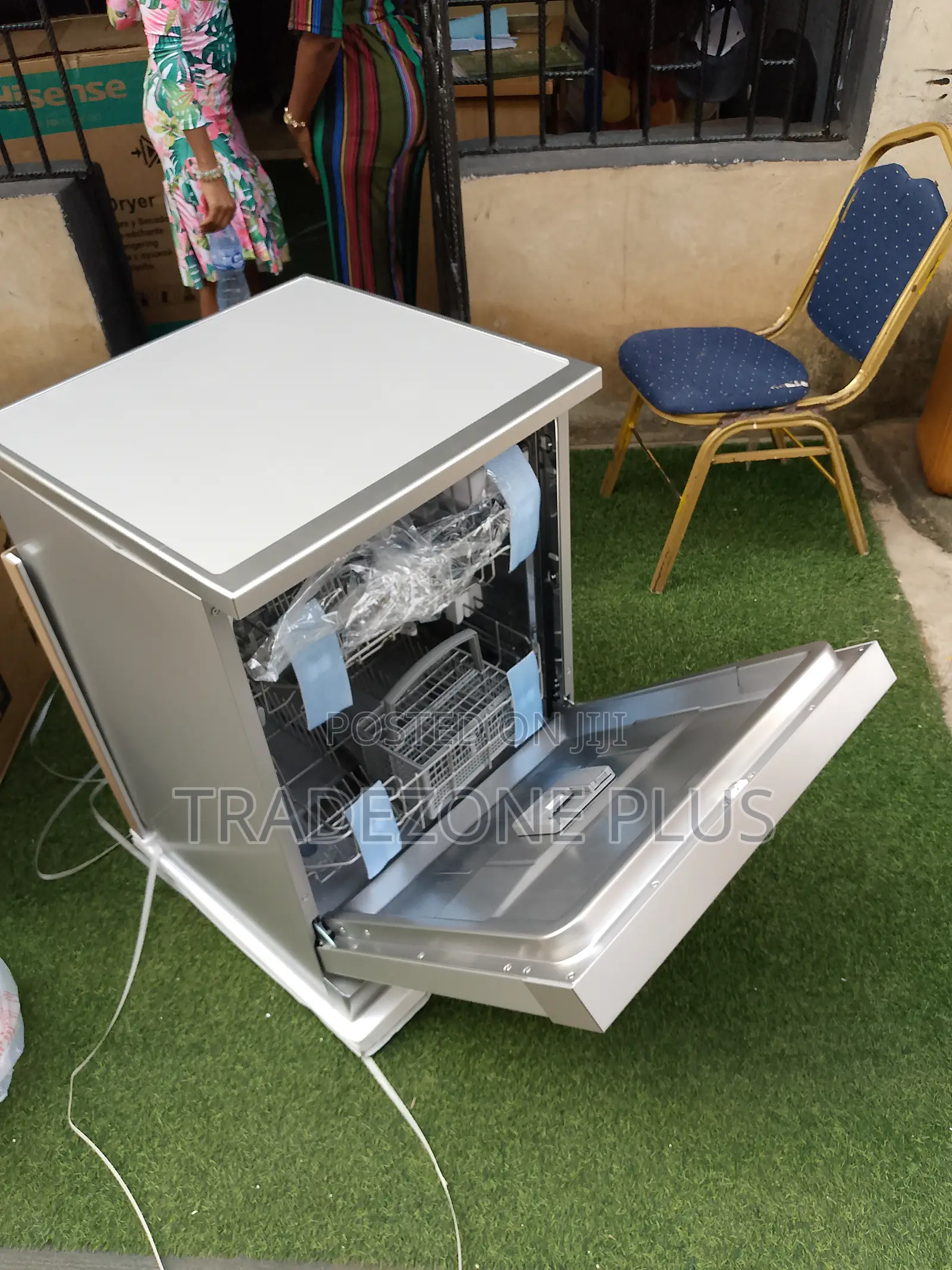 Maxi Dishwasher-Clean Powered by Technology.