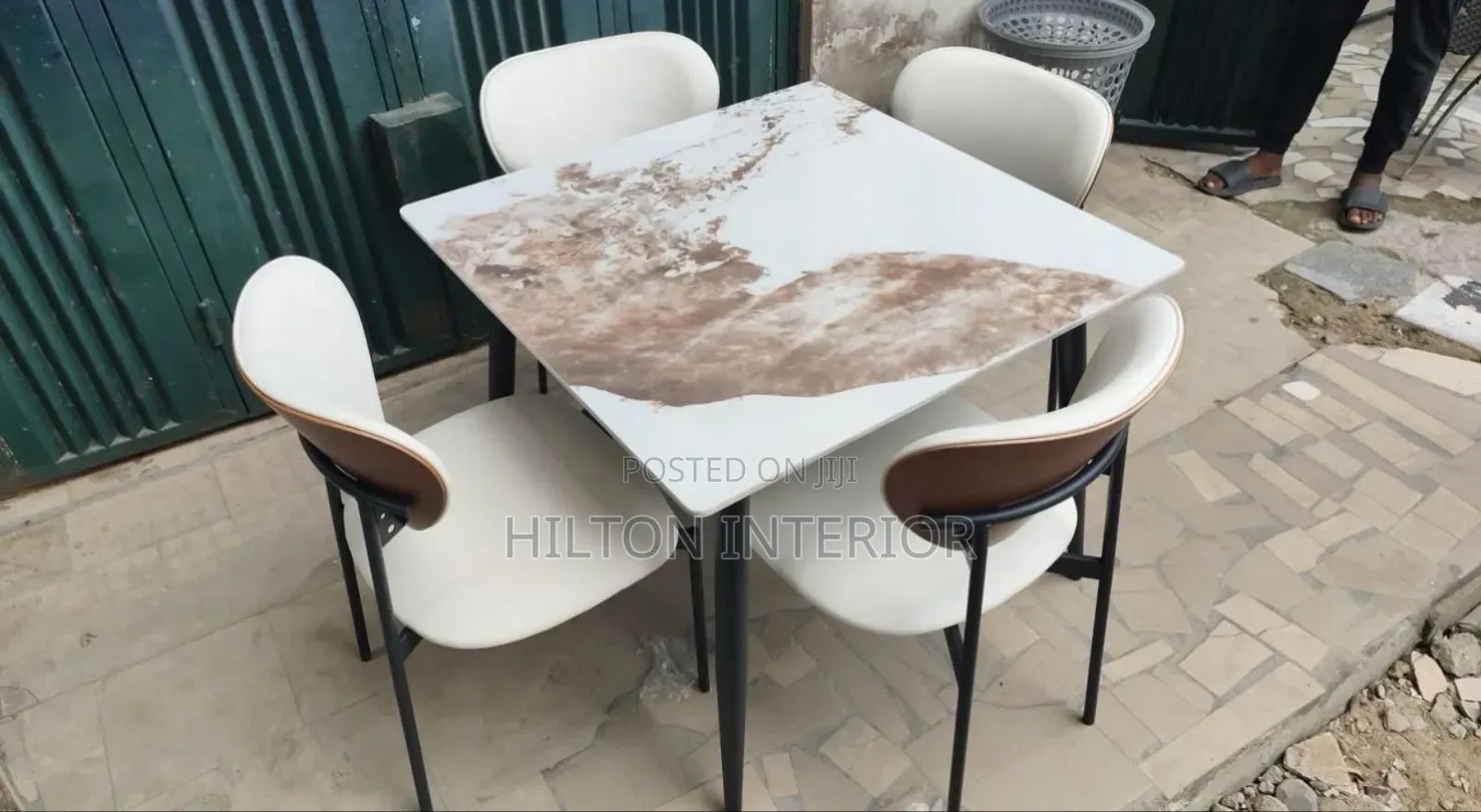 Morden Exotic Dining Table Set