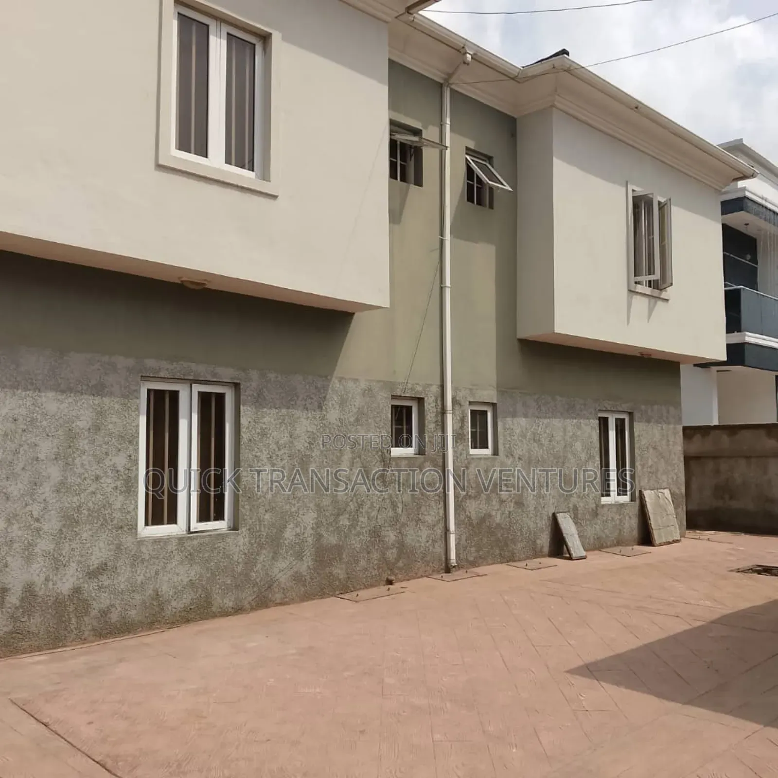 3bdrm Block of Flats in Osapa london for rent