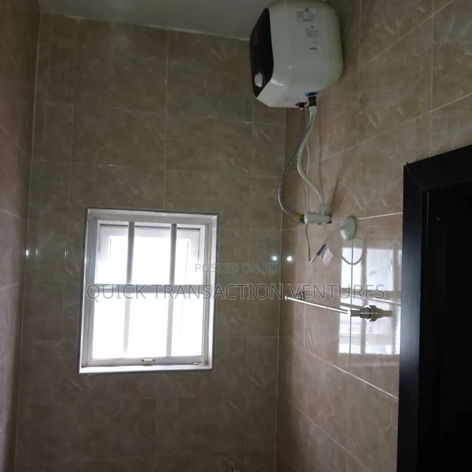 3bdrm Block of Flats in Osapa london for rent