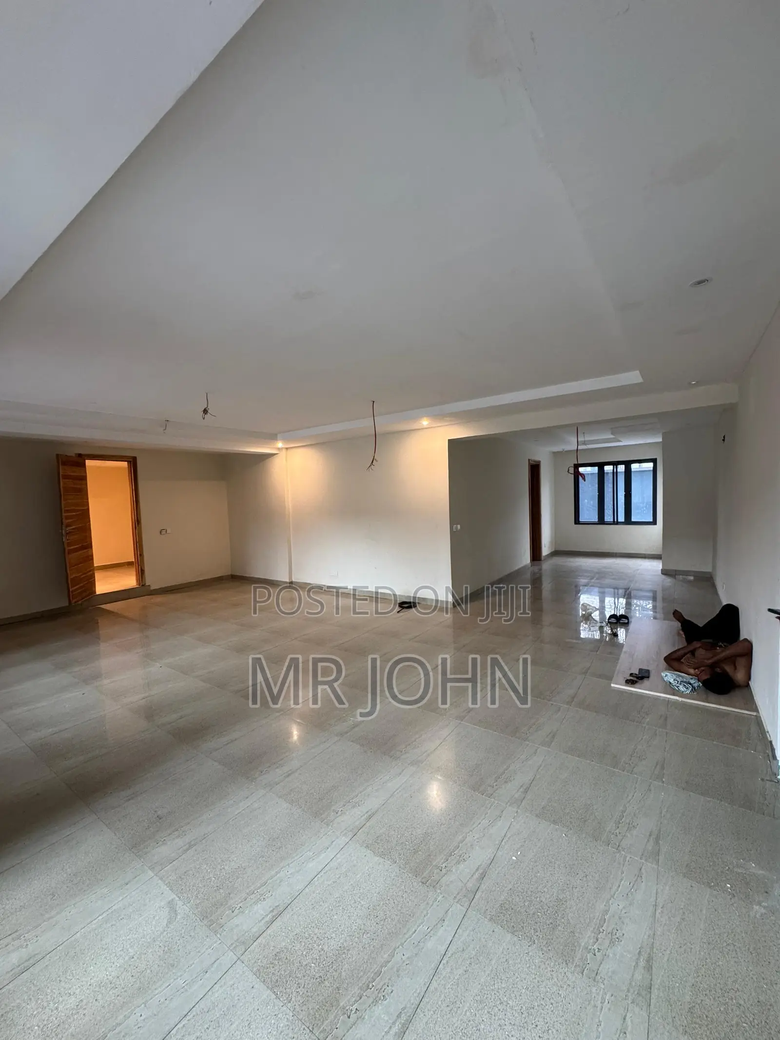 2bdrm Apartment in Lekki Phase 1 De Man for rent