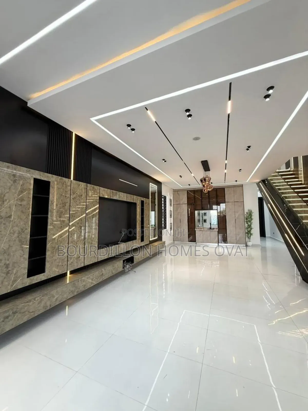 5bdrm Apartment in Ikota Lekki Lagos for sale