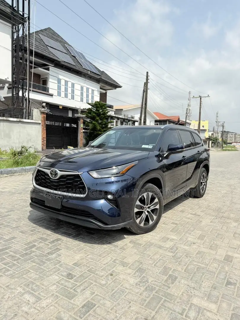 Toyota Highlander XLE 2021 Blue