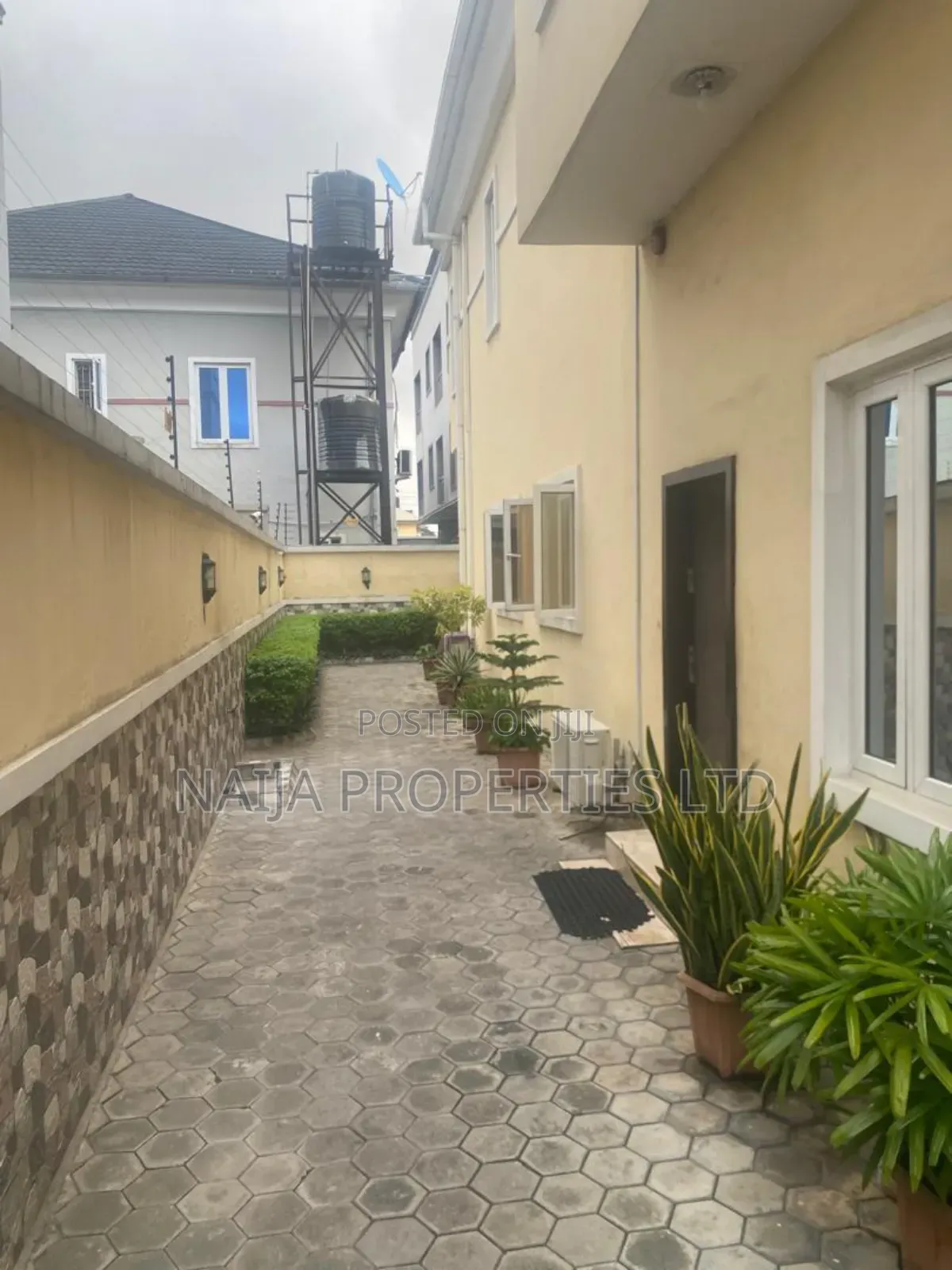 5bdrm Duplex in Off Oladimeji Alo, Lekki Phase 1 for sale