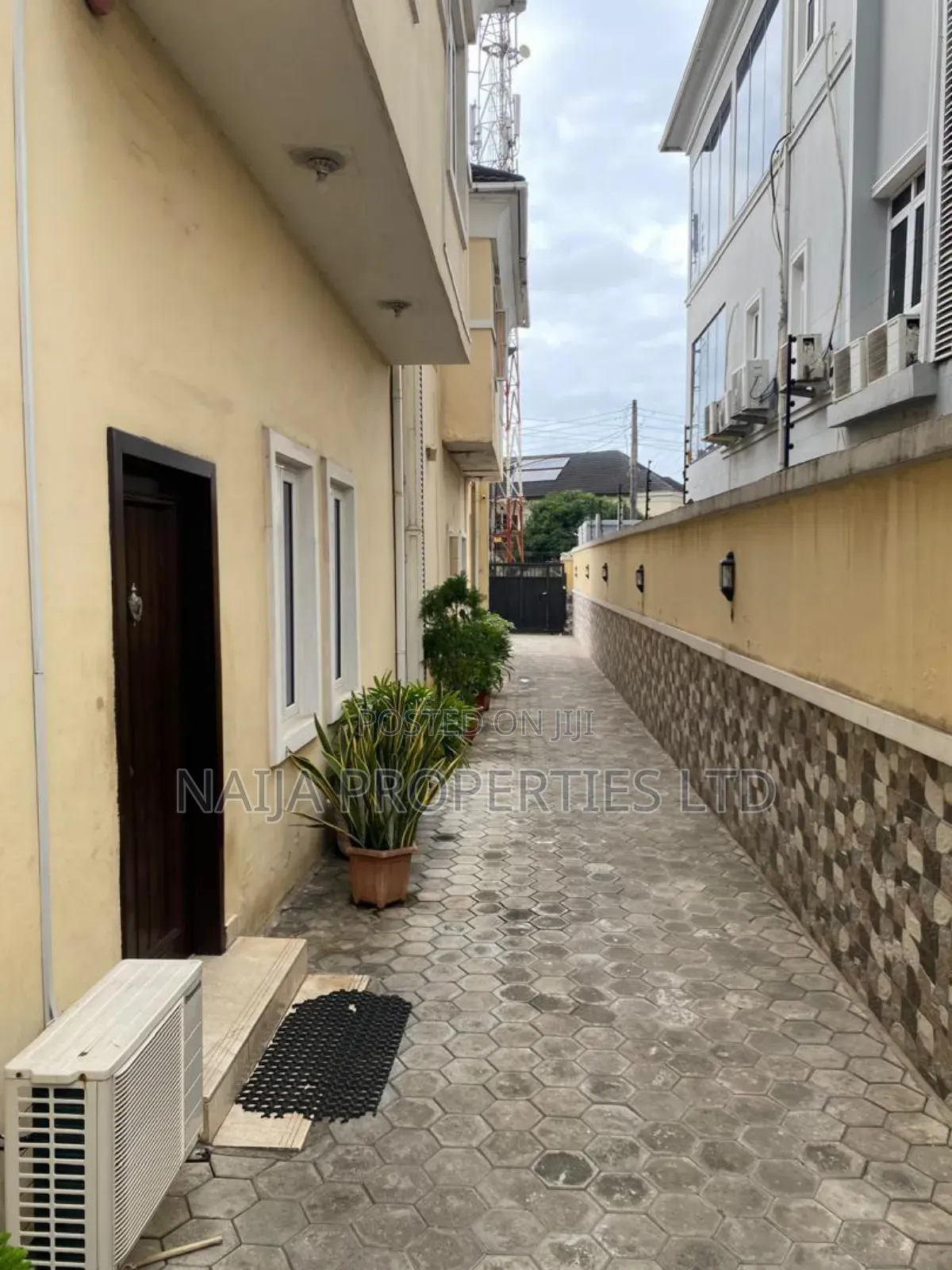 5bdrm Duplex in Off Oladimeji Alo, Lekki Phase 1 for sale