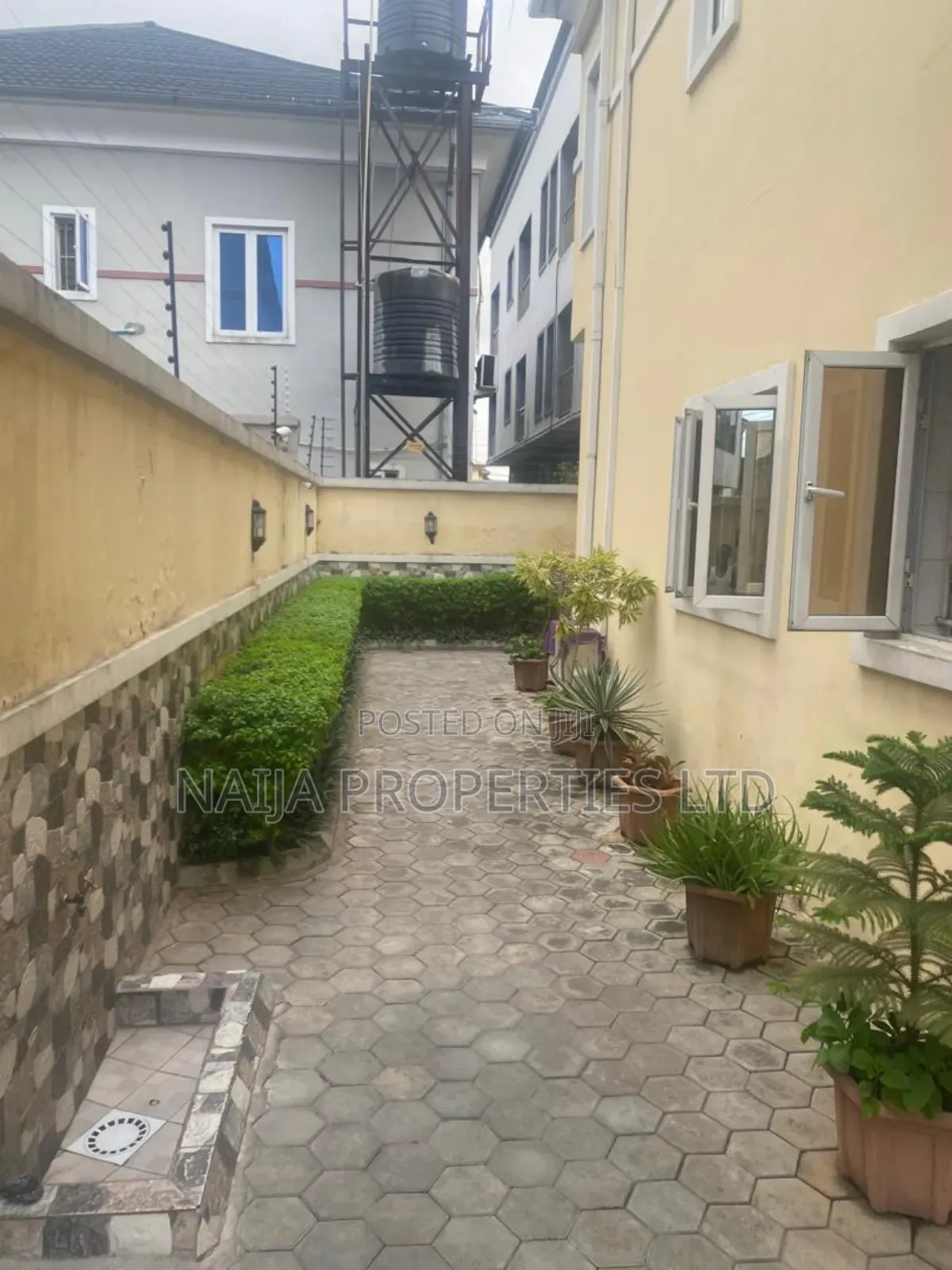 5bdrm Duplex in Off Oladimeji Alo, Lekki Phase 1 for sale