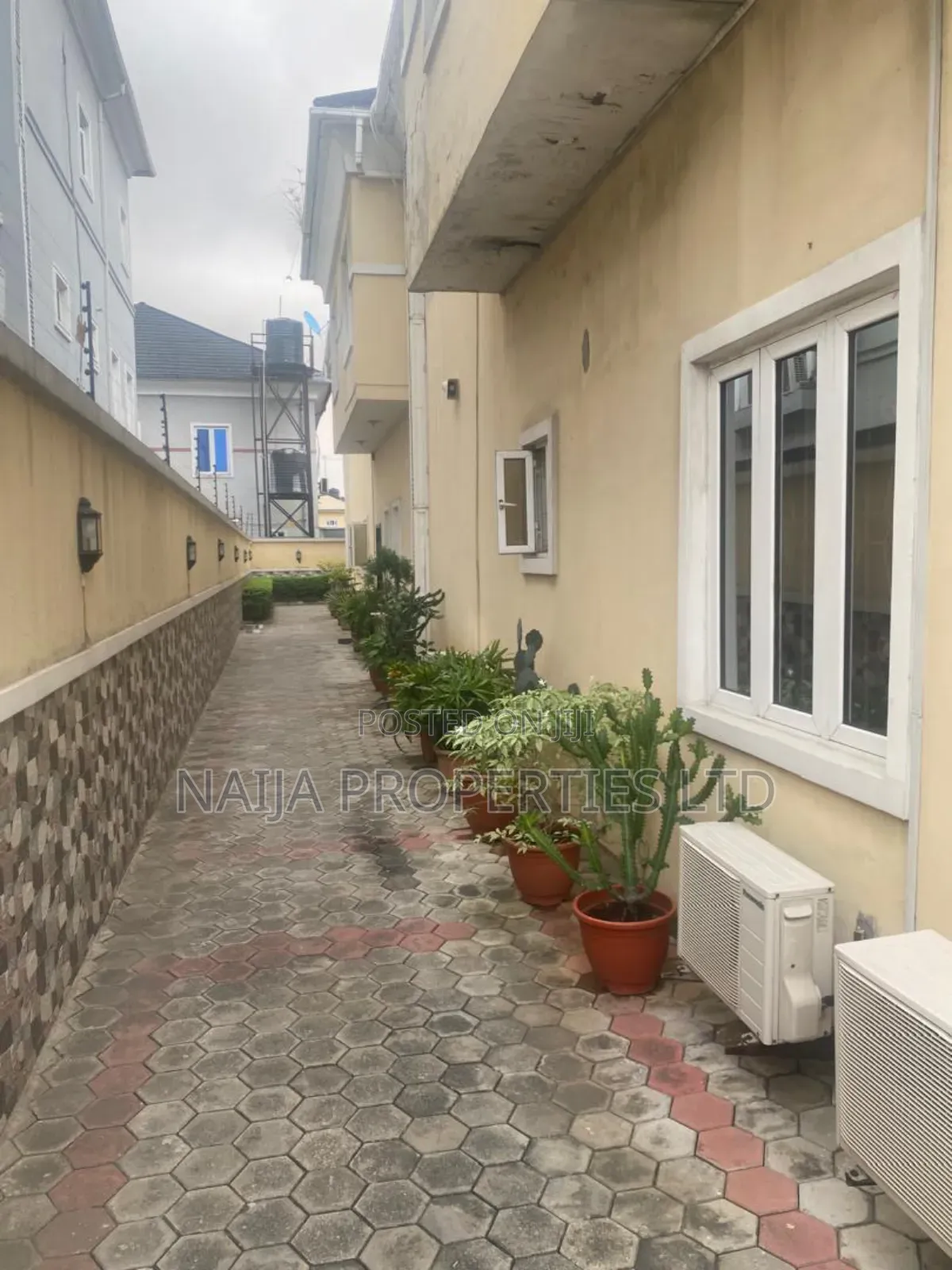 5bdrm Duplex in Off Oladimeji Alo, Lekki Phase 1 for sale