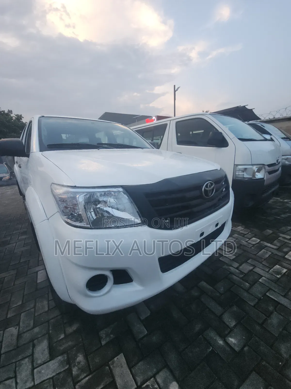 Toyota Hilux 2.5 D-4D 4X4 SRX 2012 White