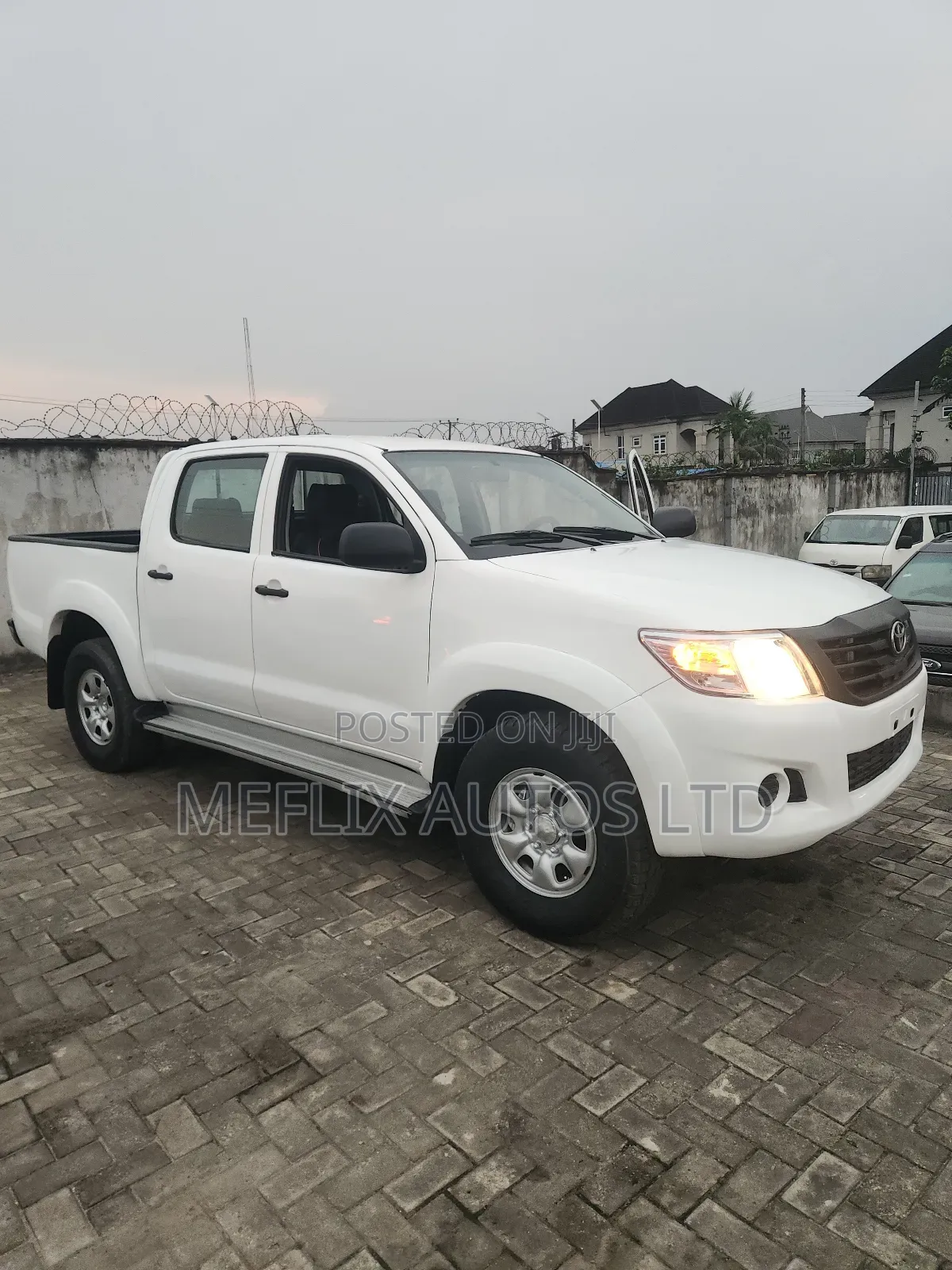 Toyota Hilux 2.5 D-4D 4X4 SRX 2012 White