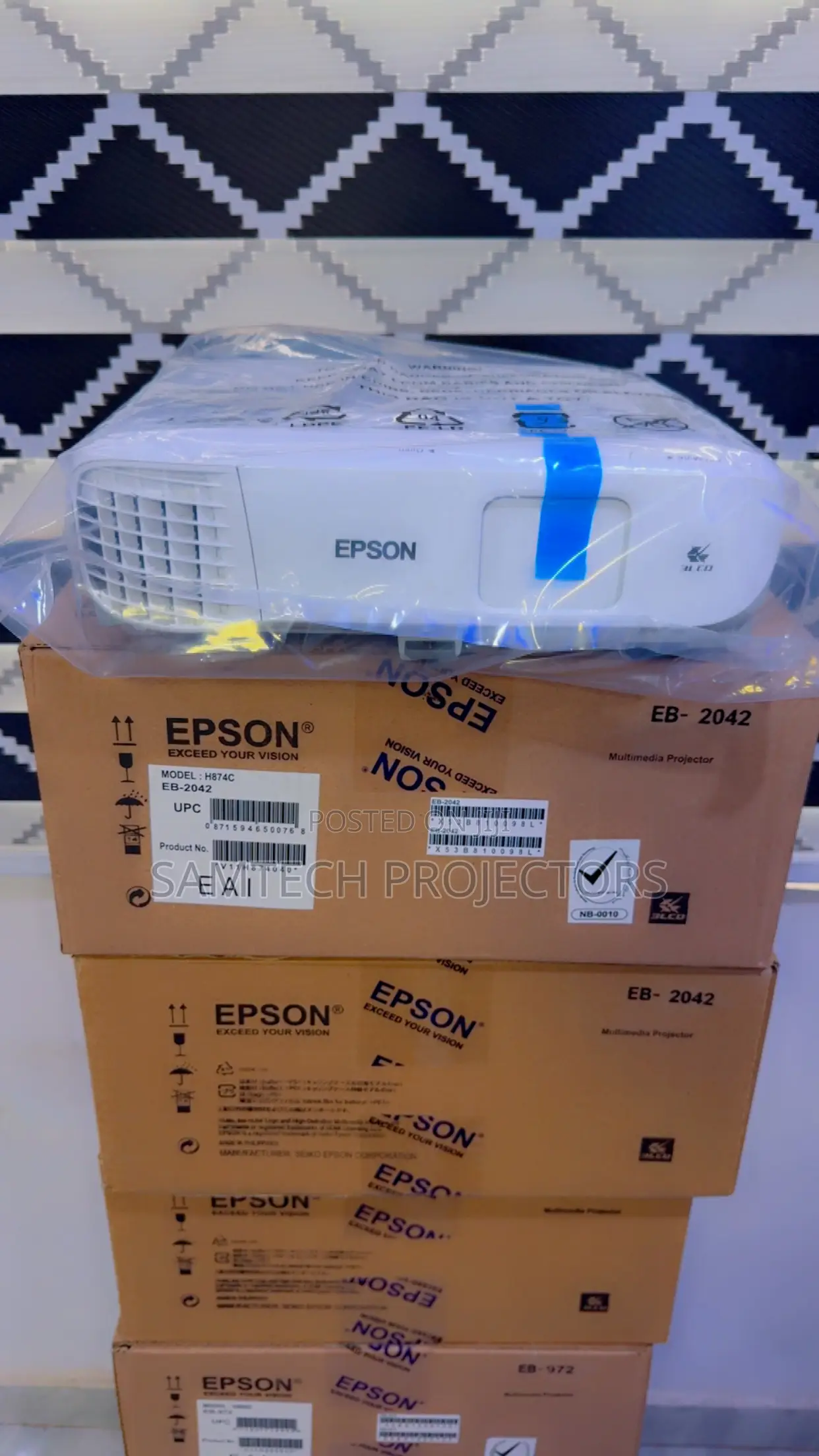 New Epson Projector Excels In Meeting Rooms,Home Cinema,Churches.Etc