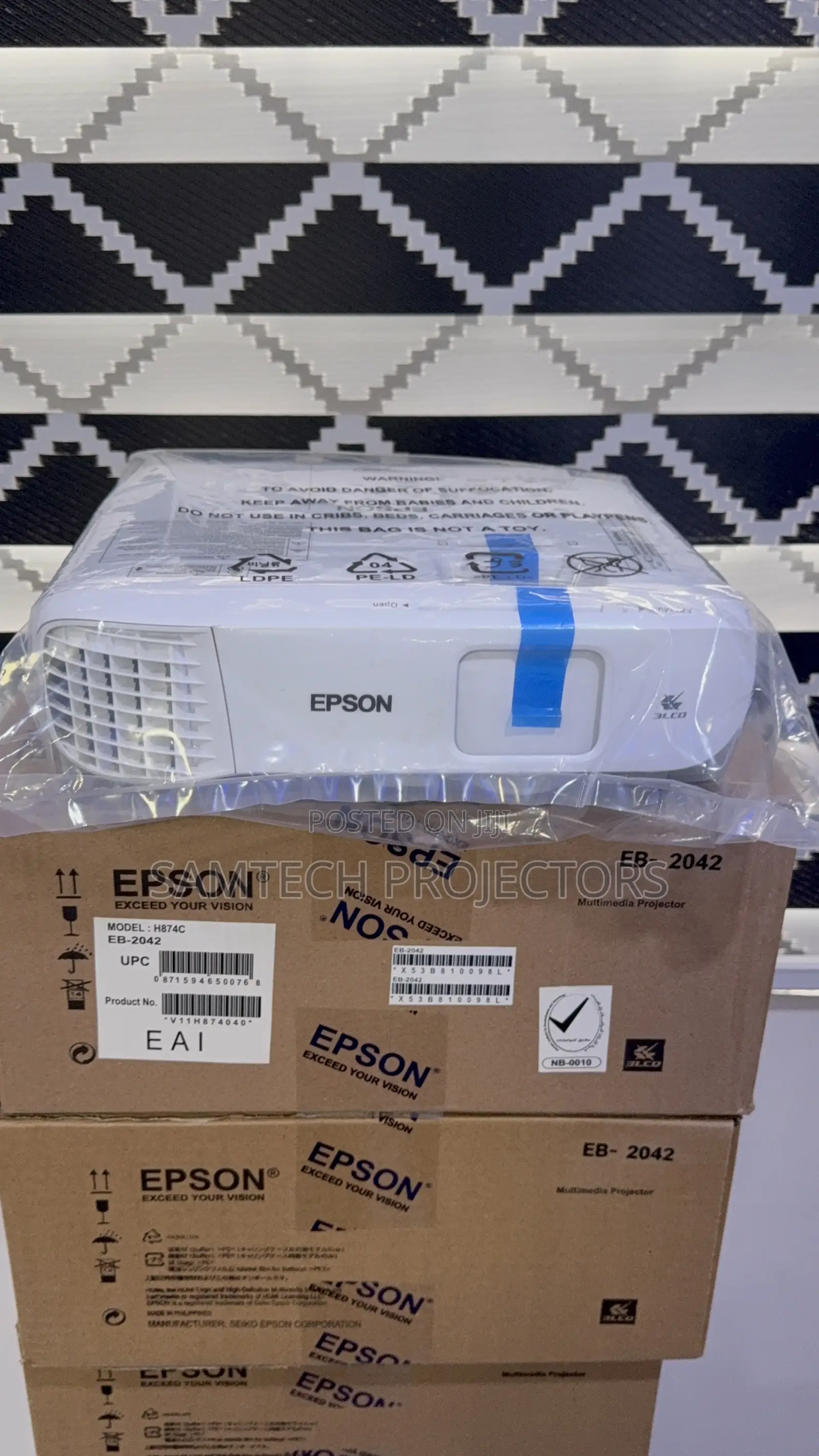 New Epson Projector Excels In Meeting Rooms,Home Cinema,Churches.Etc