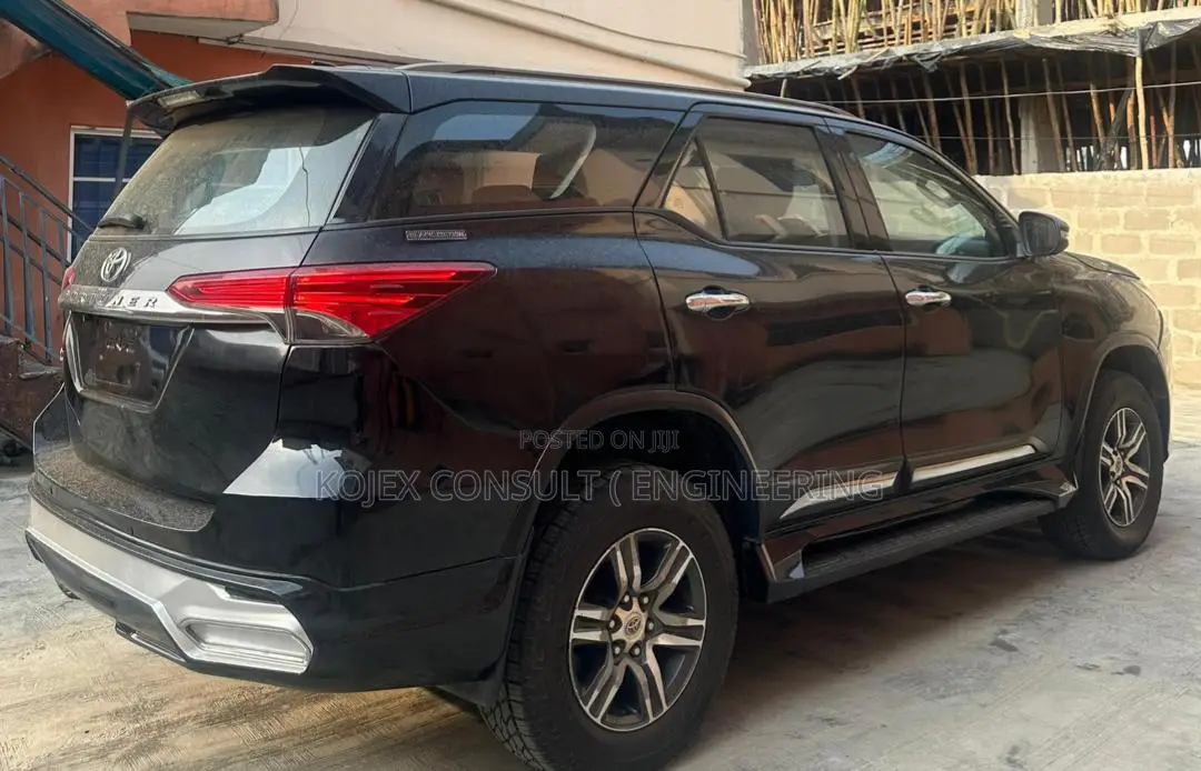 Toyota Fortuner 2019 Black