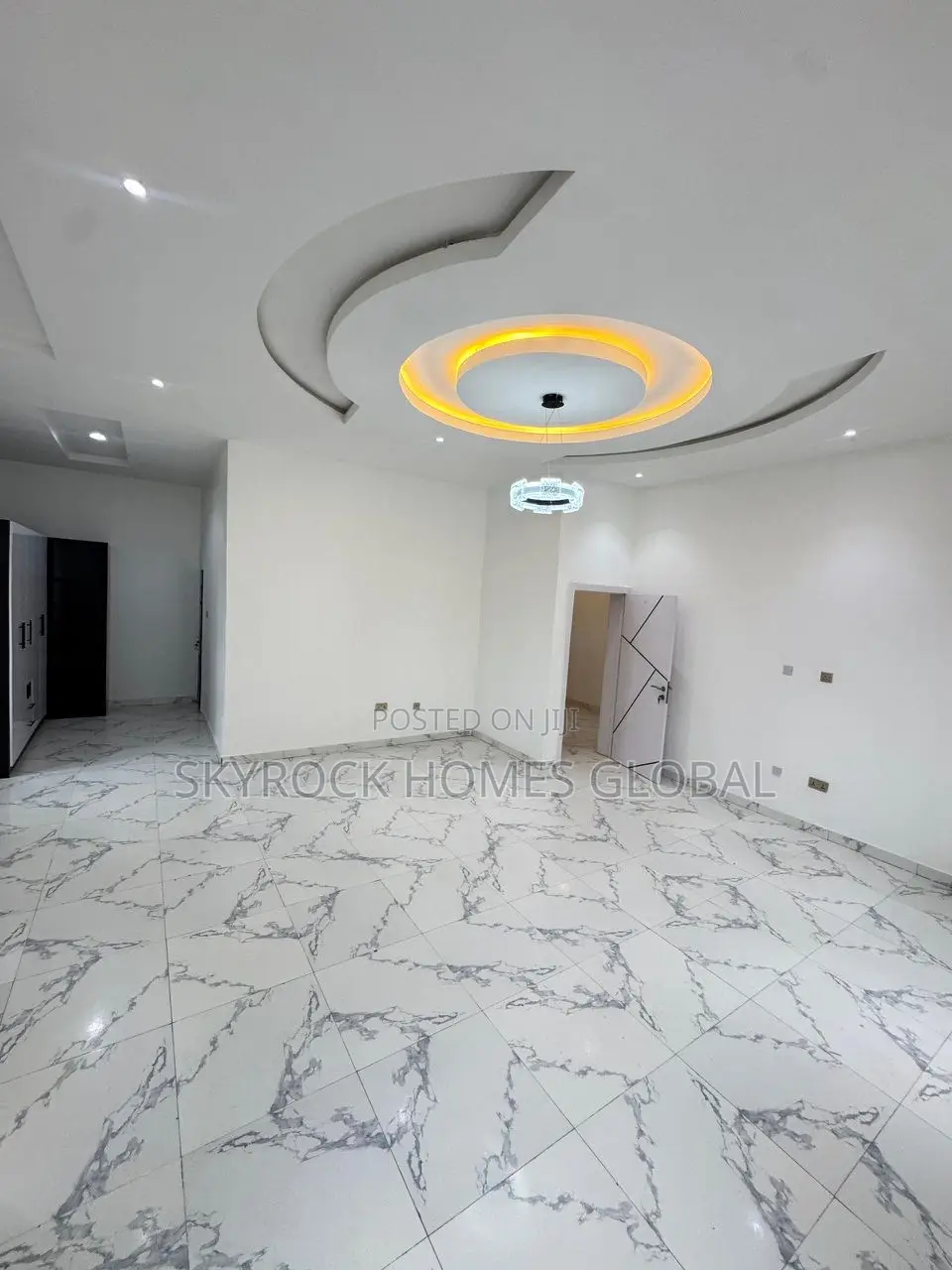 4bdrm Duplex in Thomas Estate for sale