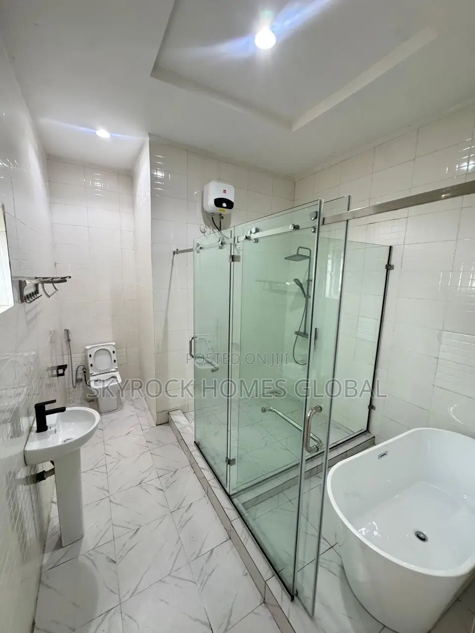 4bdrm Duplex in Thomas Estate for sale
