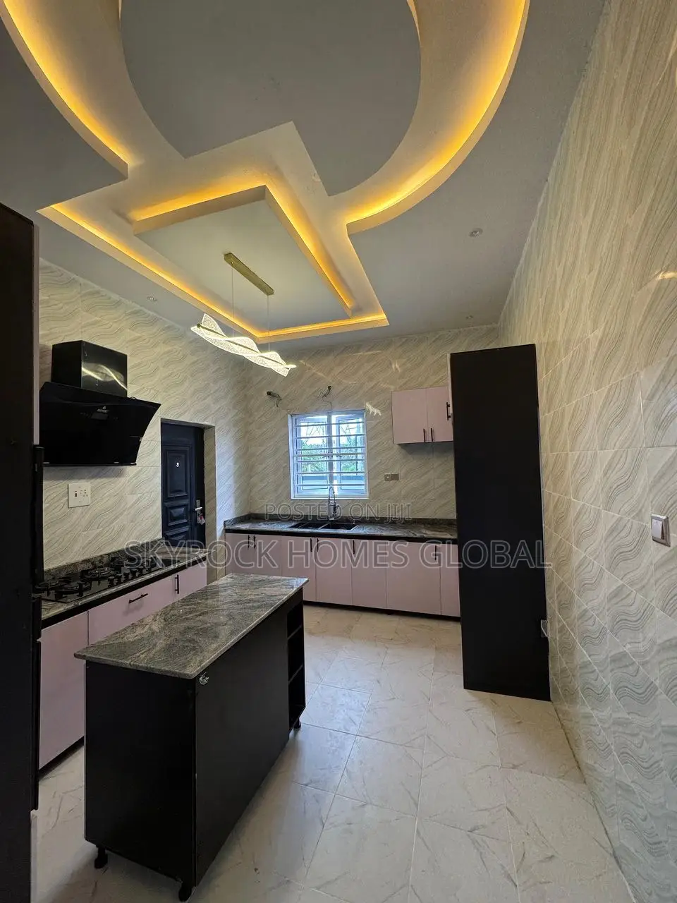 4bdrm Duplex in Thomas Estate for sale