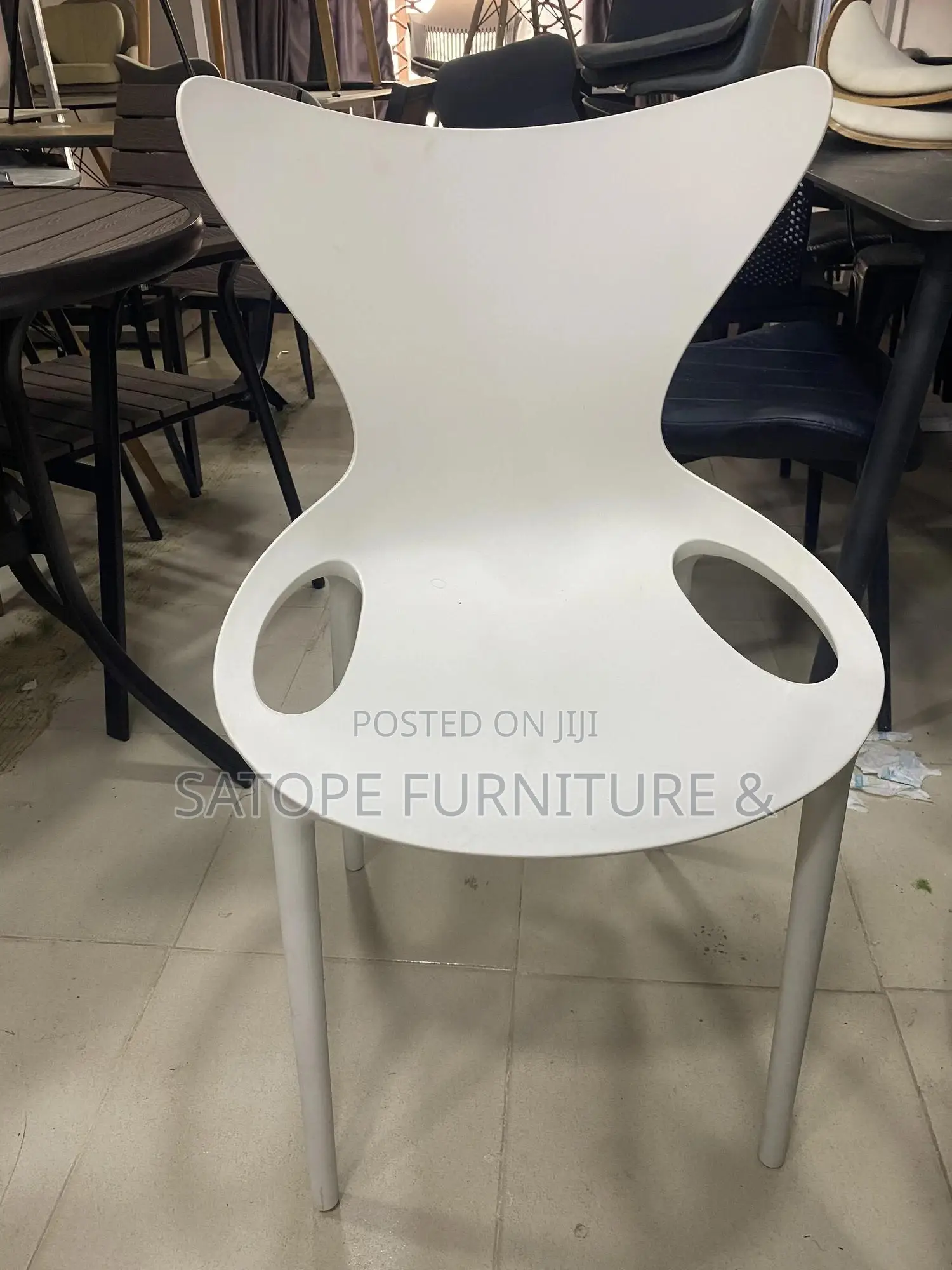 Elegant Design Restaurant and Dining Plastic Chair