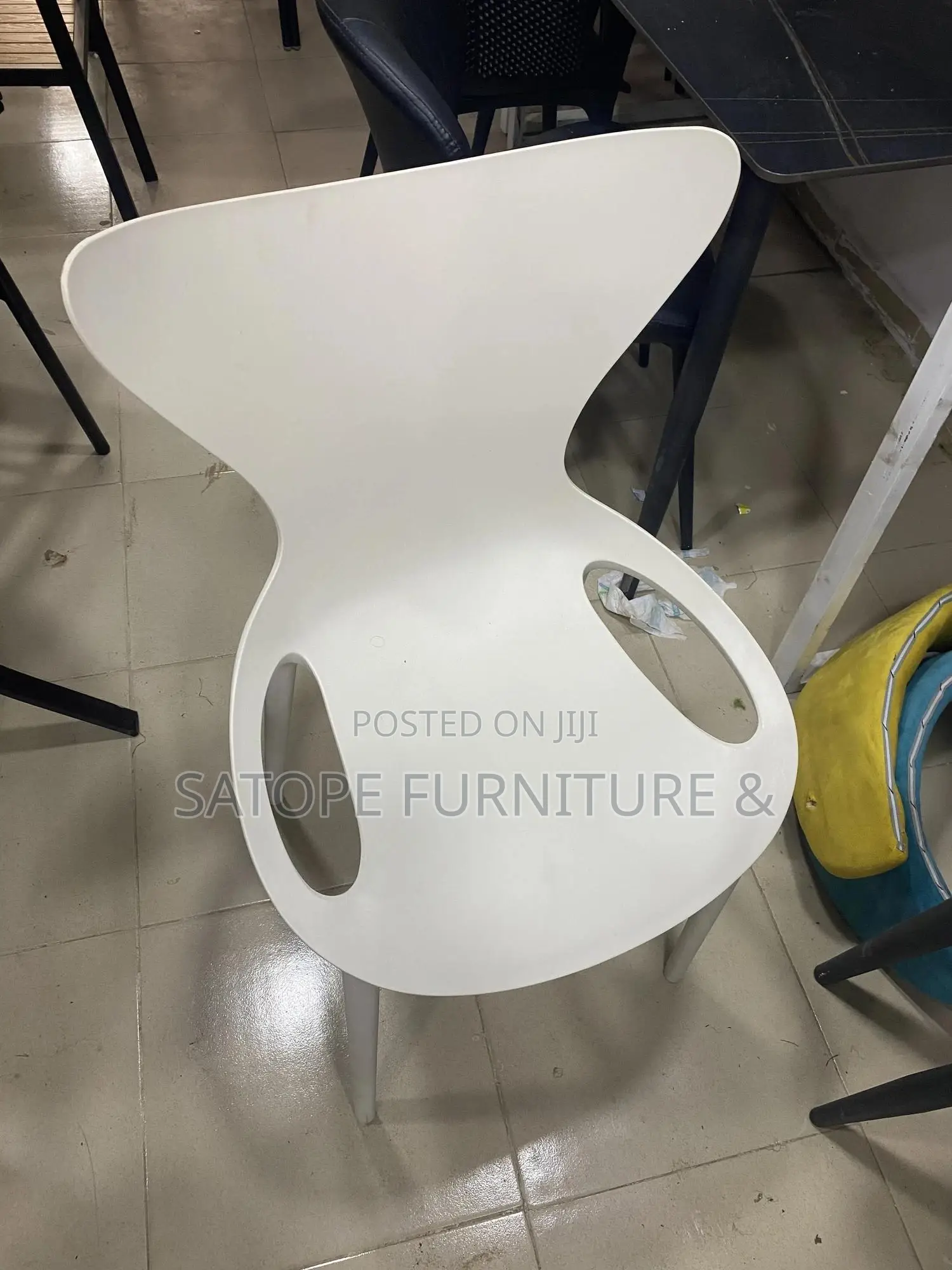 Elegant Design Restaurant and Dining Plastic Chair