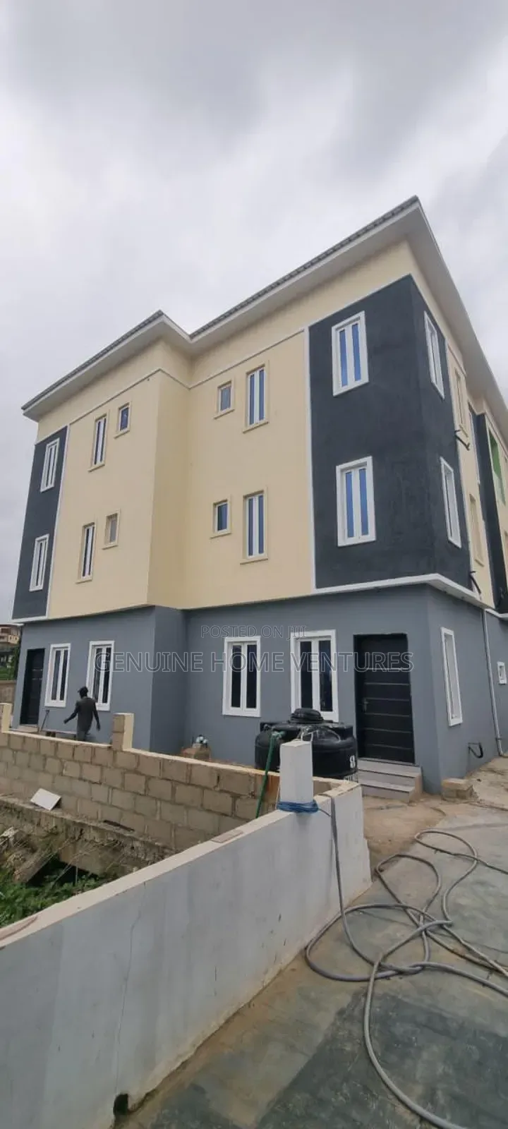 4bdrm Duplex in Mende for sale