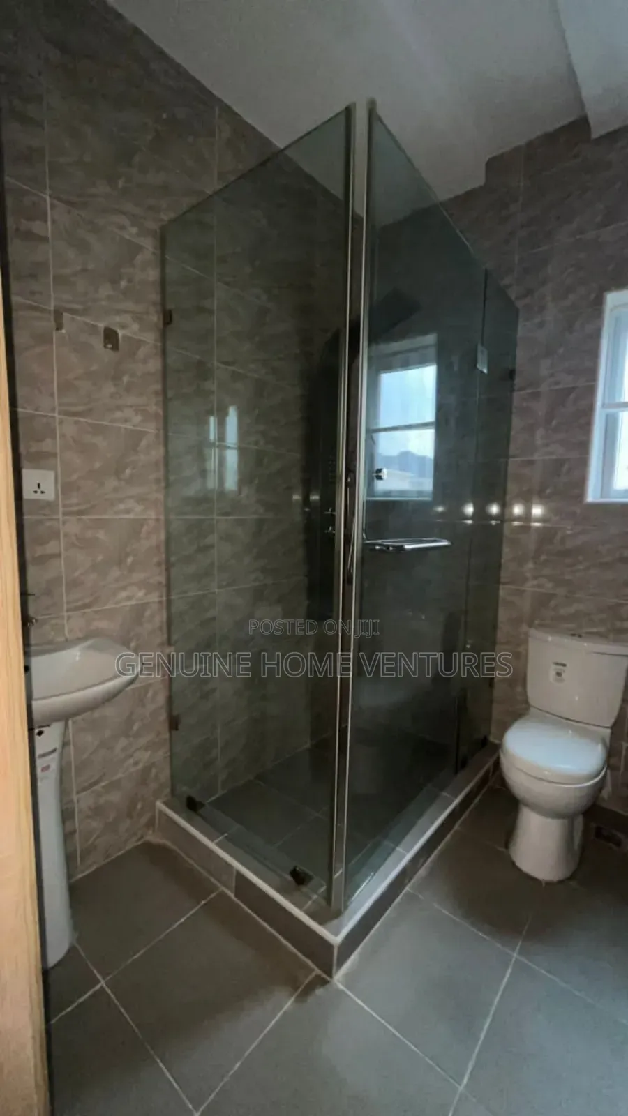 4bdrm Duplex in Mende for sale