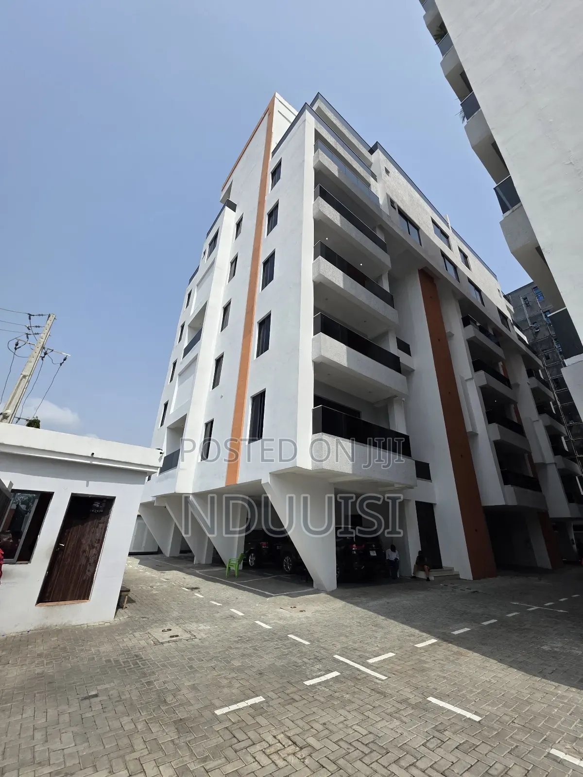 3bdrm Apartment in Lekki Phase 1 for sale