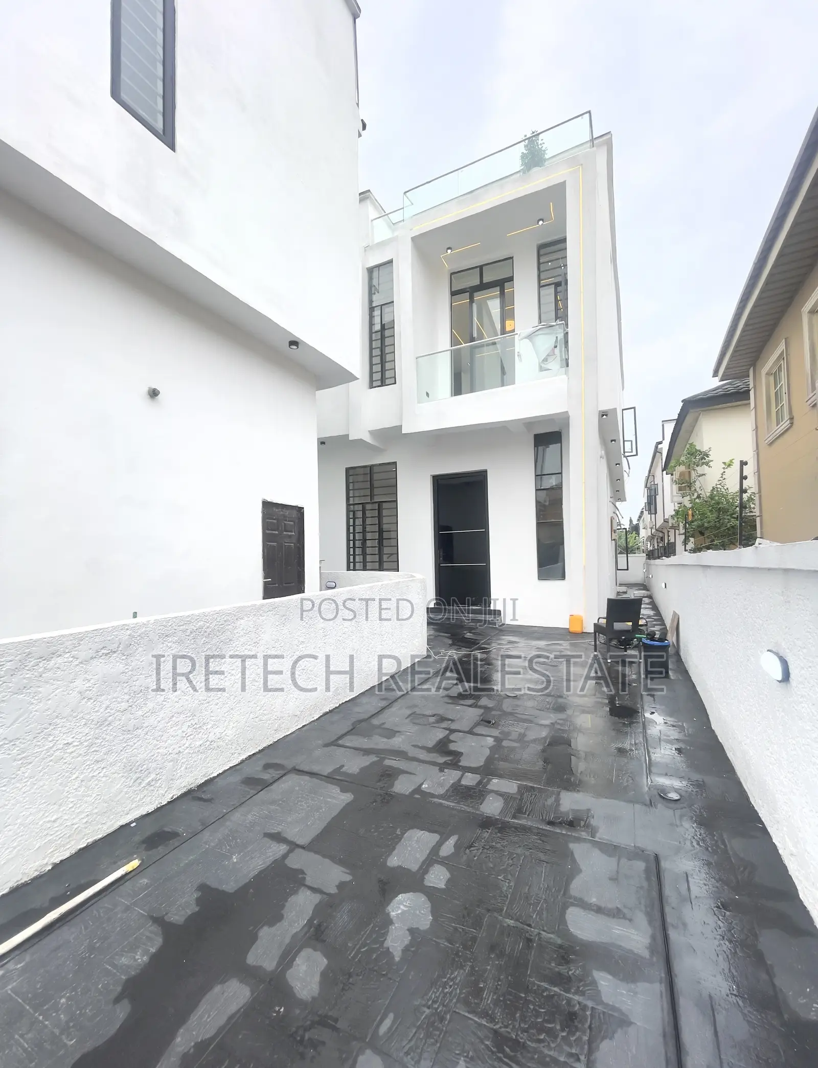 4bdrm Duplex in Ajah In A Gated, Off Lekki-Epe Expressway for sale