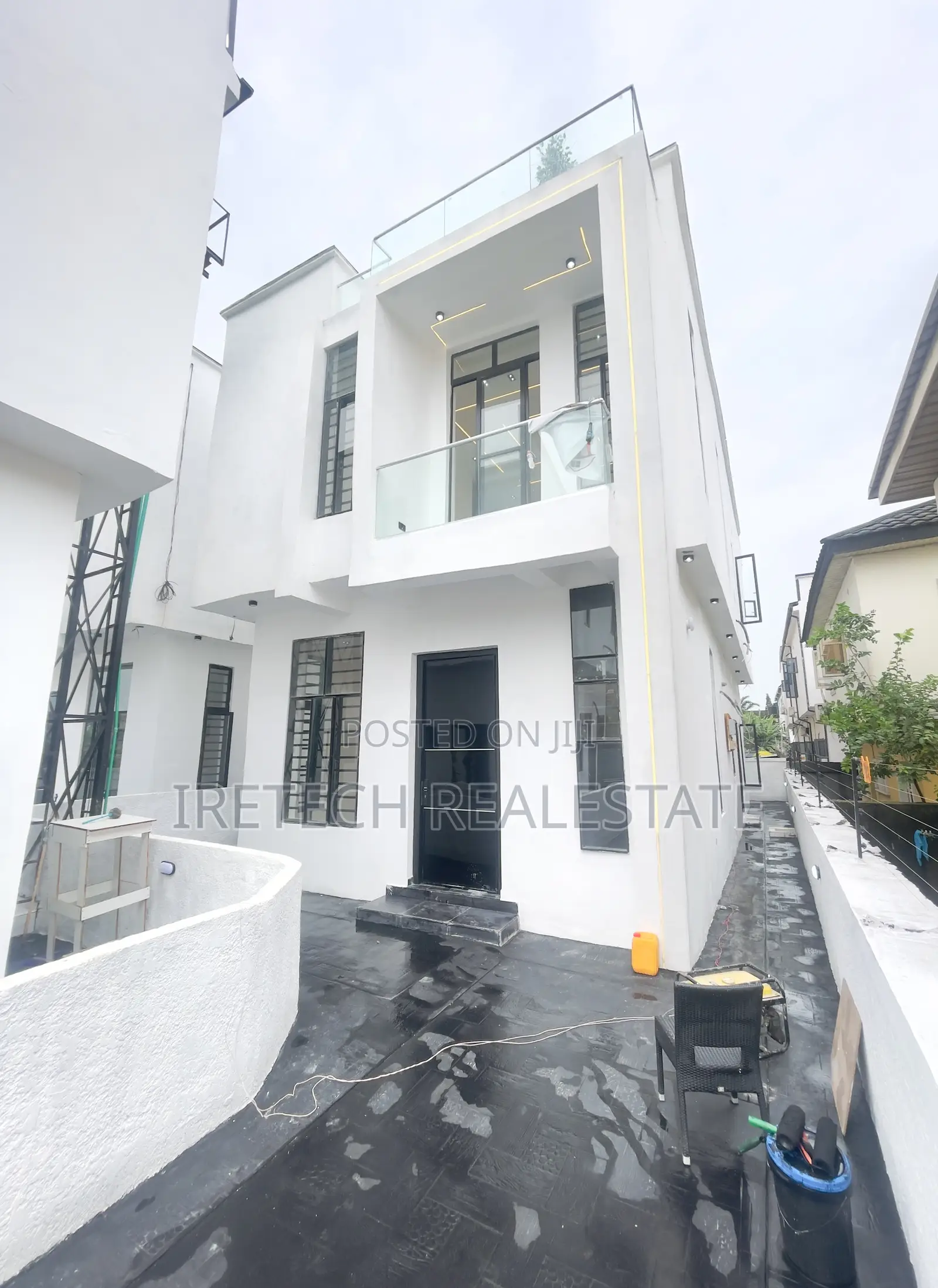4bdrm Duplex in Ajah In A Gated, Off Lekki-Epe Expressway for sale